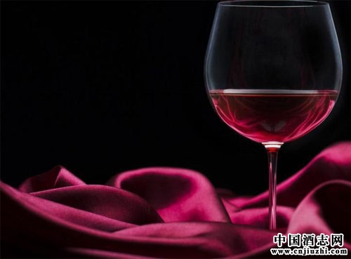睡前喝紅酒可治療失眠?