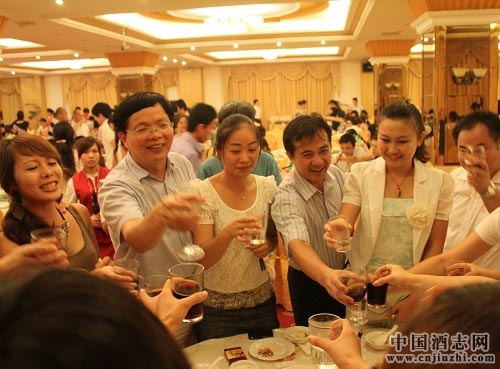 上班族必備:商務(wù)酒會(huì)、會(huì)議餐飲飲酒禮儀