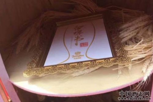 青島啤酒發布《中國精釀生活方式“白啤書”》
