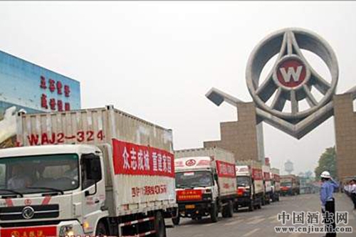情系九寨,宜賓五糧液15車緊急救援物資奔赴災區(qū)